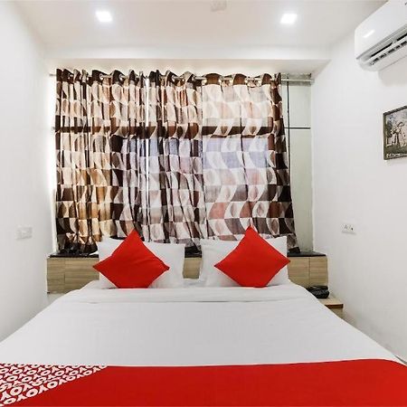 Hotel Veejay Ahmedabad Esterno foto